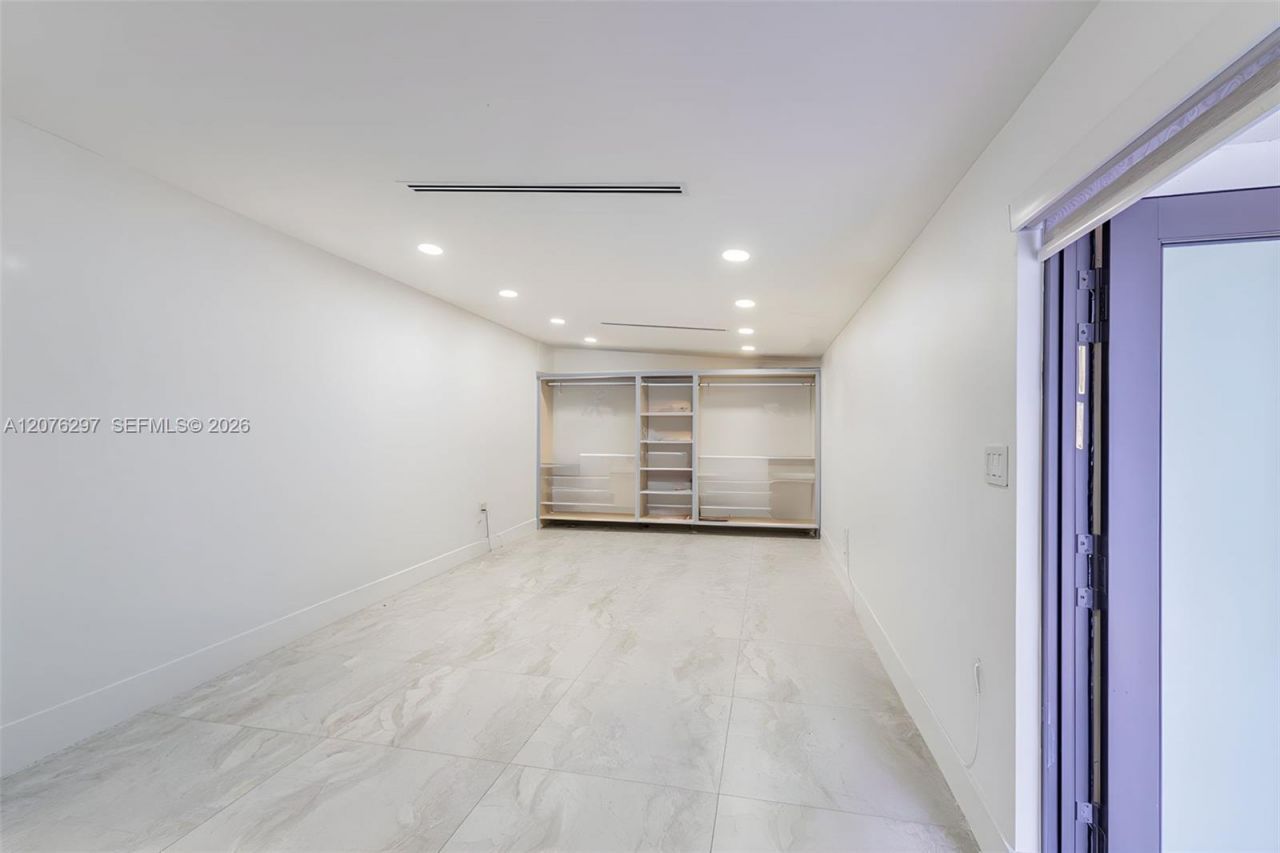 233 W 39th Pl, Hialeah, FL 33012 Photo