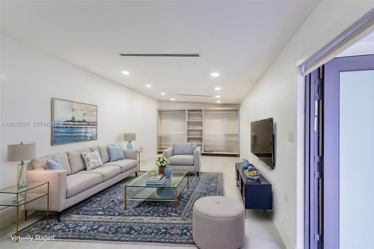 233 W 39th Pl, Hialeah, FL 33012 Photo
