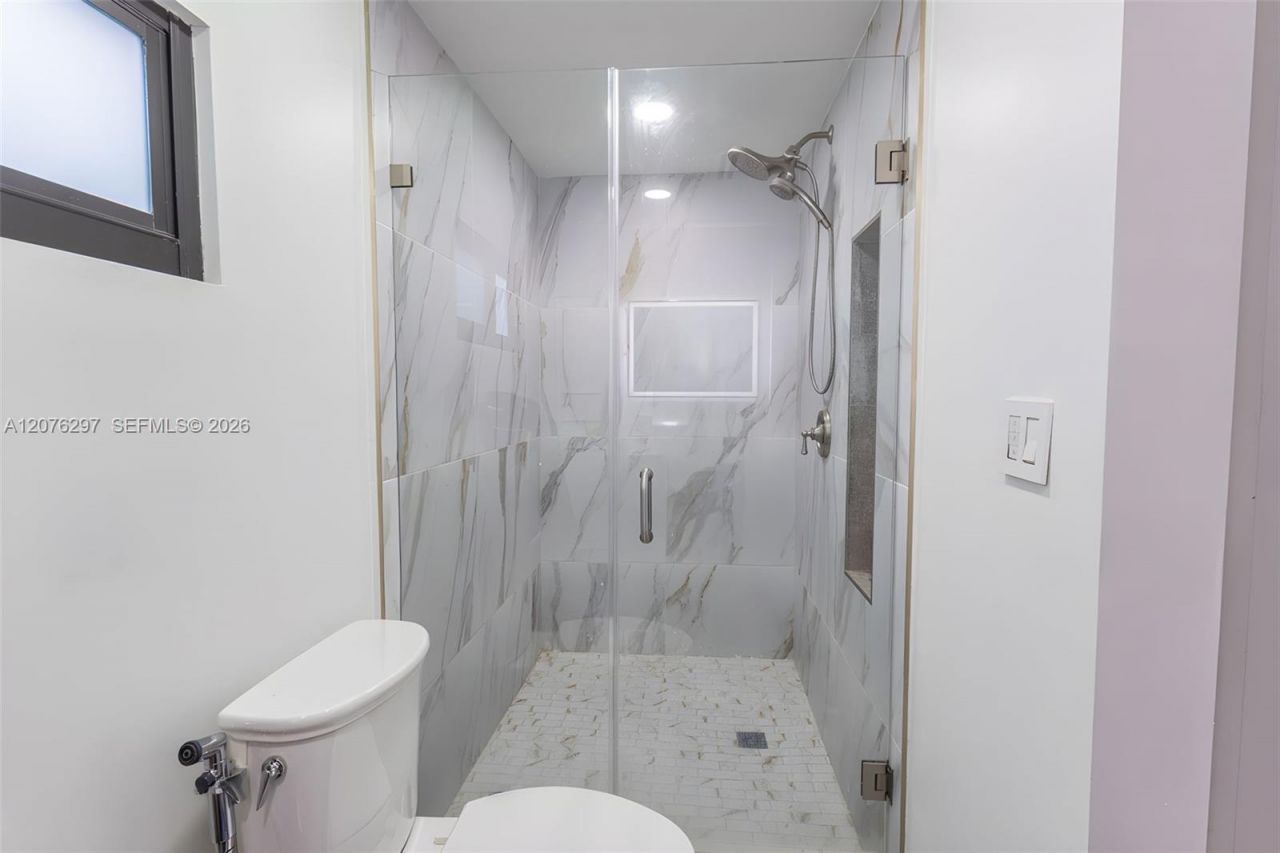 233 W 39th Pl, Hialeah, FL 33012 Photo