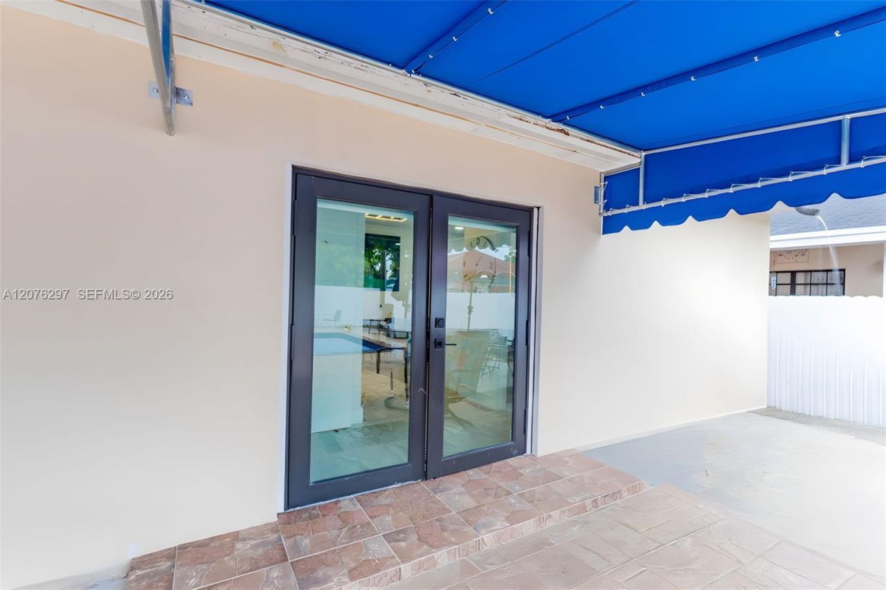 233 W 39th Pl, Hialeah, FL 33012 Photo