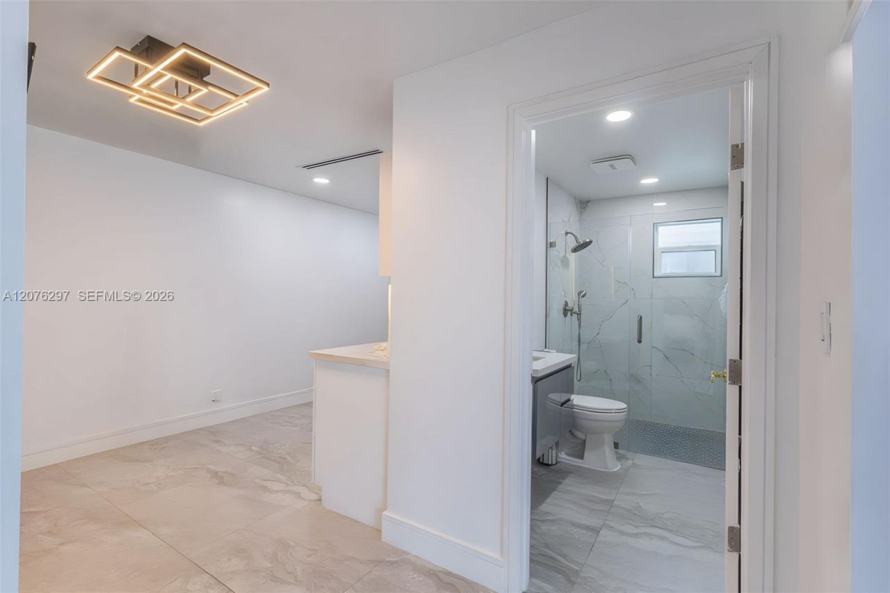 233 W 39th Pl, Hialeah, FL 33012 Photo