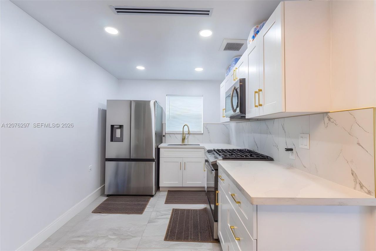 233 W 39th Pl, Hialeah, FL 33012 Photo