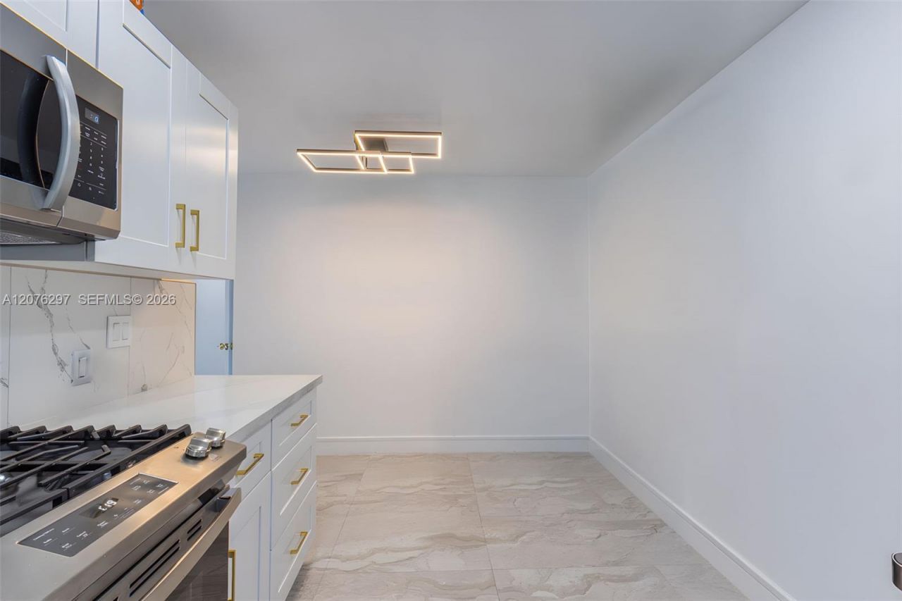 233 W 39th Pl, Hialeah, FL 33012 Photo
