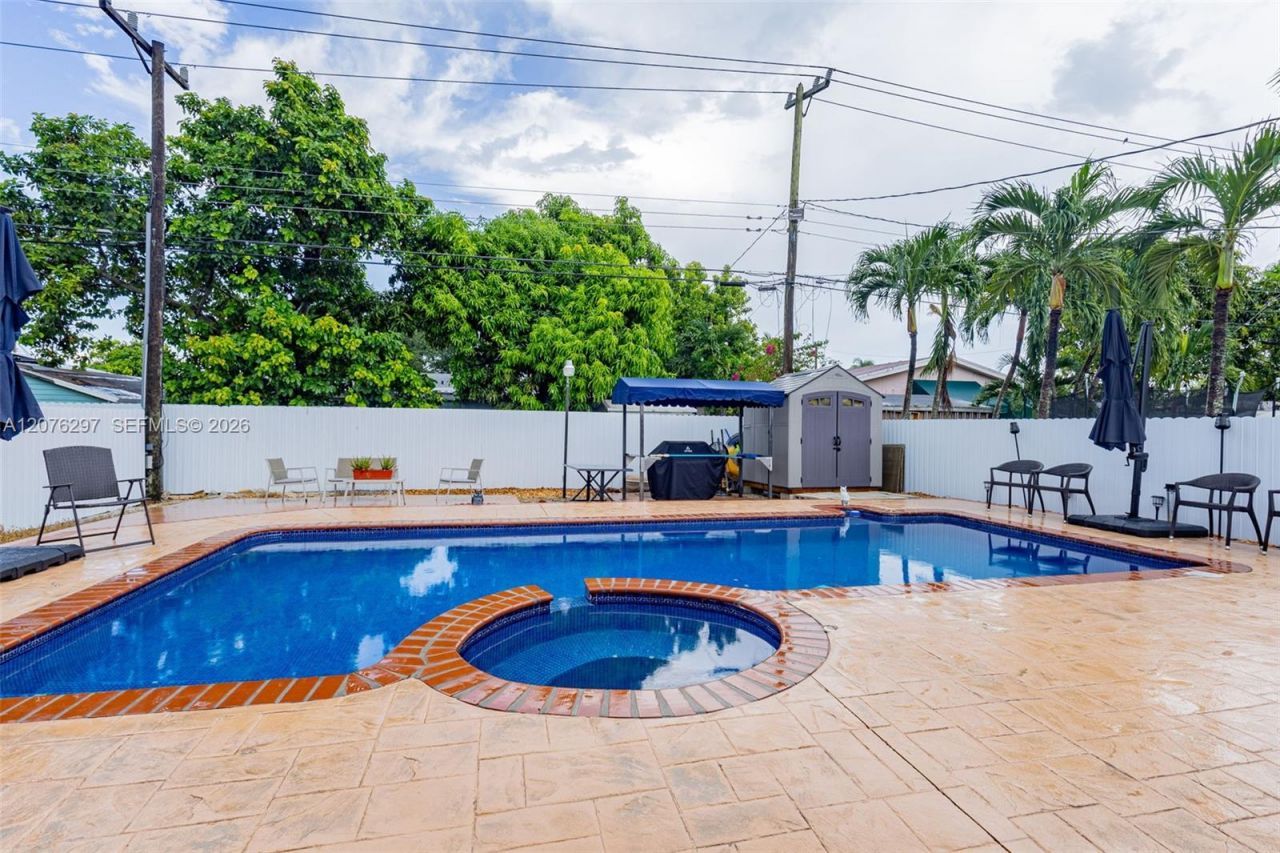 233 W 39th Pl, Hialeah, FL 33012 Photo