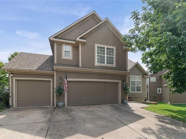 405 SW Gentry Lane, Lee's Summit, MO 64081