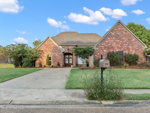 216 Calhoun Drive, Gluckstadt, MS 39110