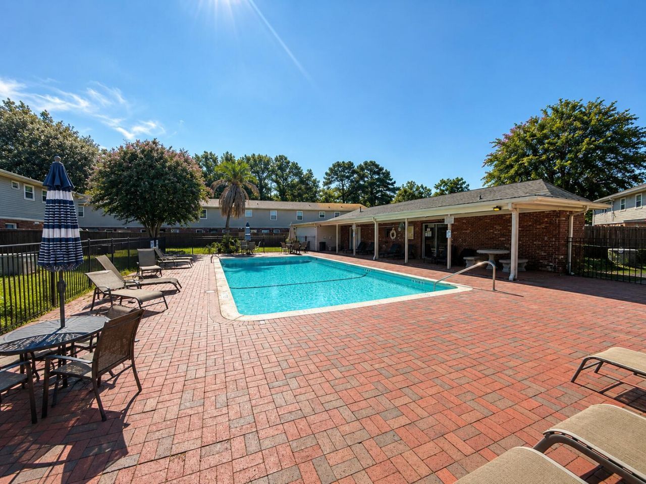 415 Parkdale Drive Photo 16
