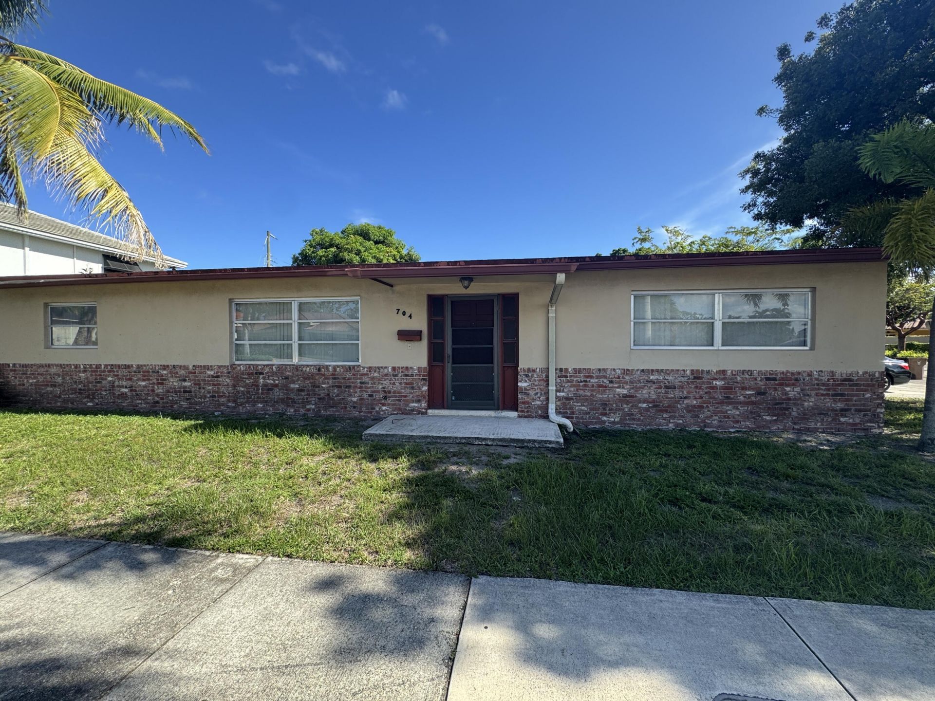 704 E Hillsboro Boulevard, Deerfield Beach, FL 33441 Main Photo