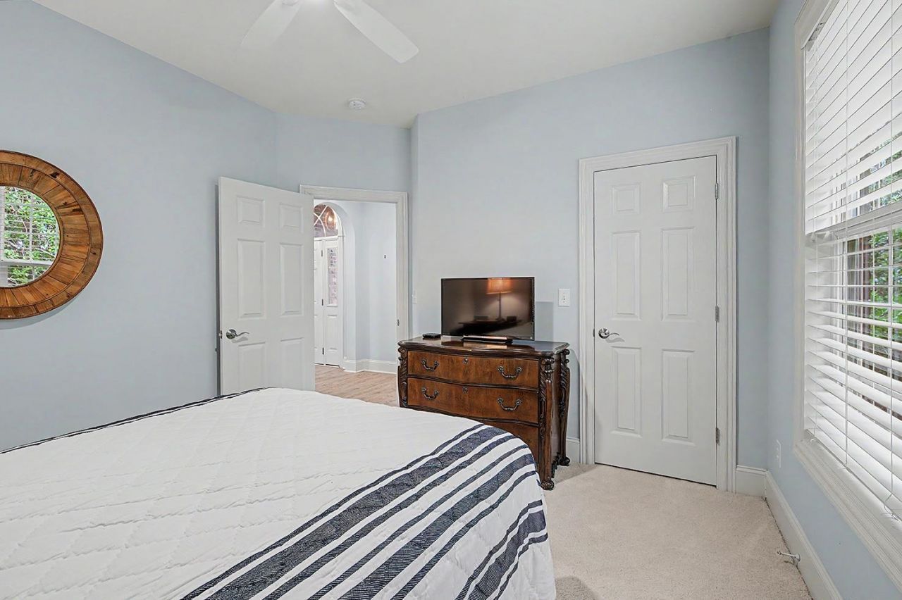 380 Doral Dr. Photo 22