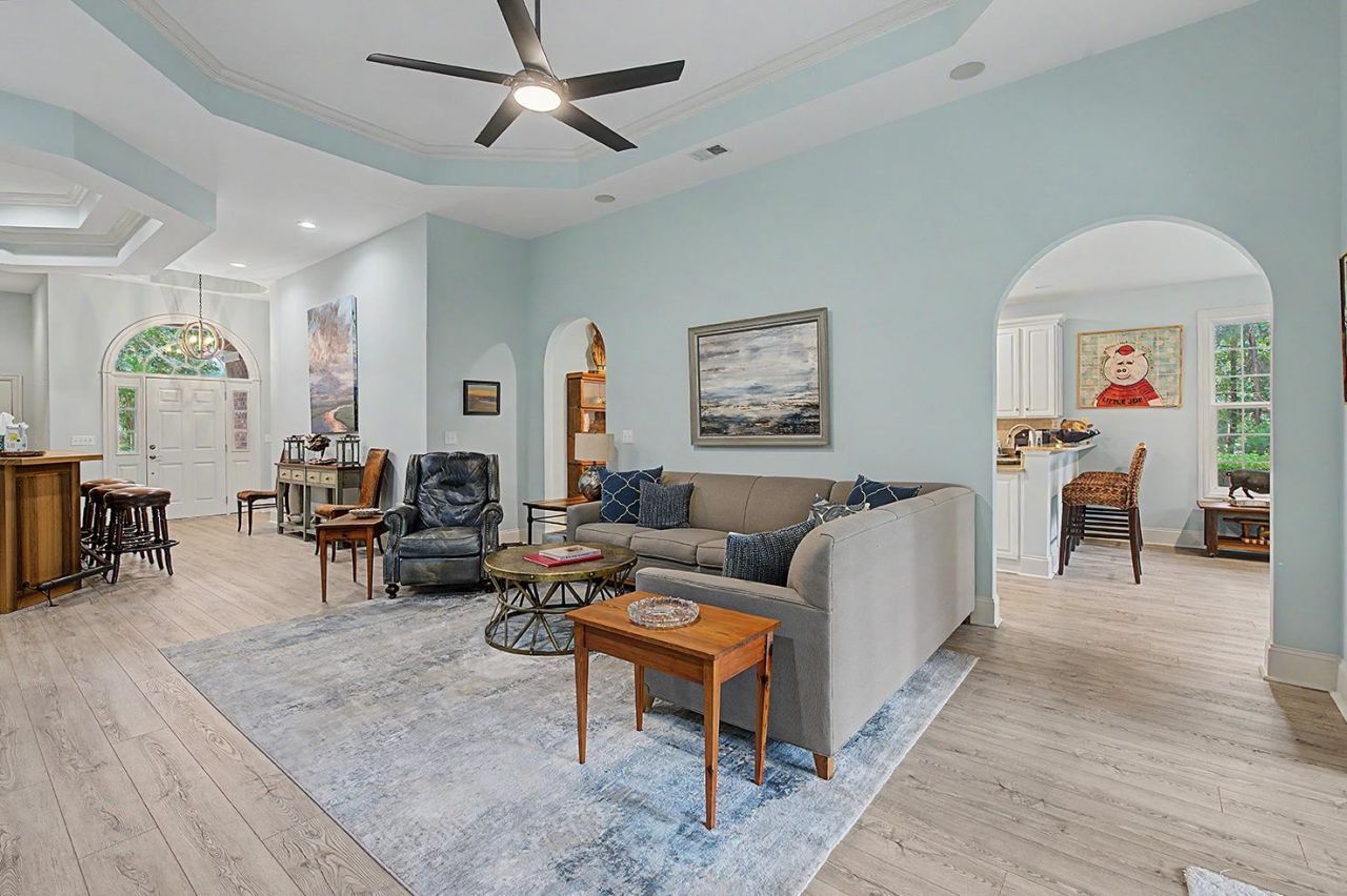 380 Doral Dr. Photo 30