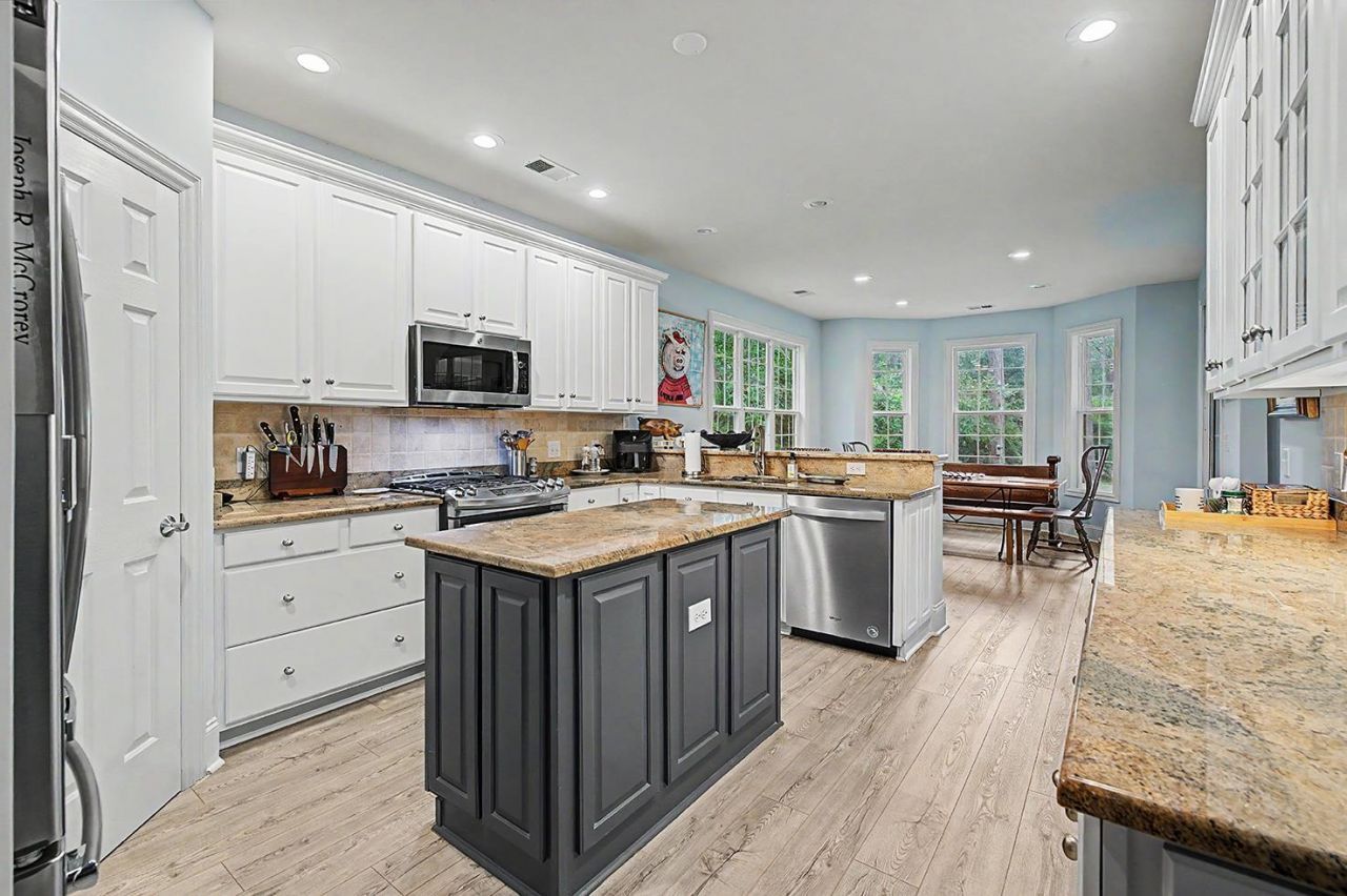 380 Doral Dr. Photo 34