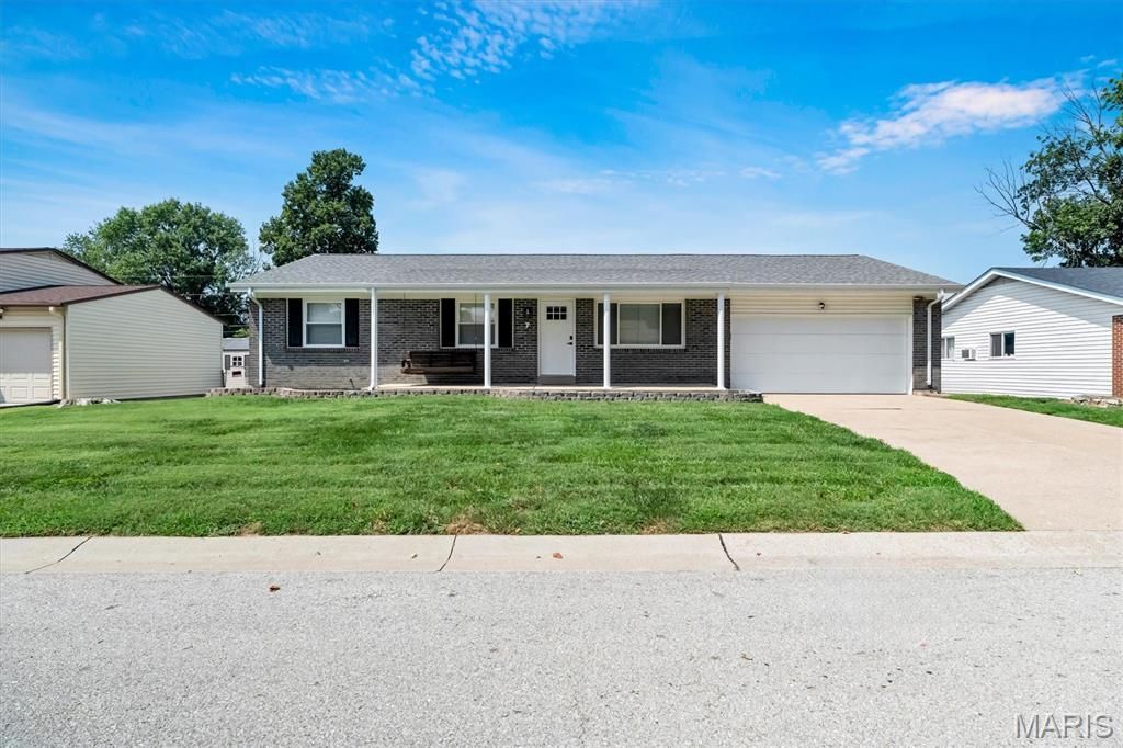 7 Saint Mark Drive, Saint Peters, MO 63376 Main Photo