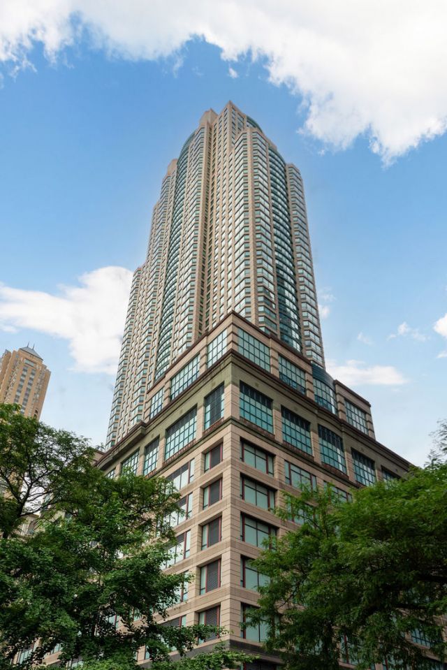 100 E Huron Street, Unit 1506, Chicago, IL 60611 Main Photo