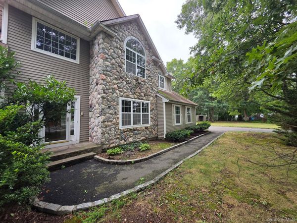 16 Jacobsen Court , Medford, NY 11763