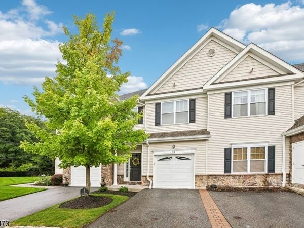 35 Red Oak Ct, Wanaque, NJ 07420