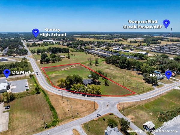 135 Pioneer Lane , Gentry, AR 72734