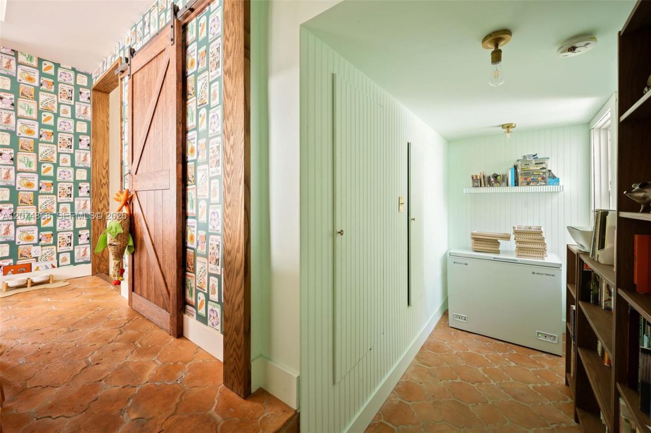 524 W 47th St, Miami Beach, FL 33140 Photo