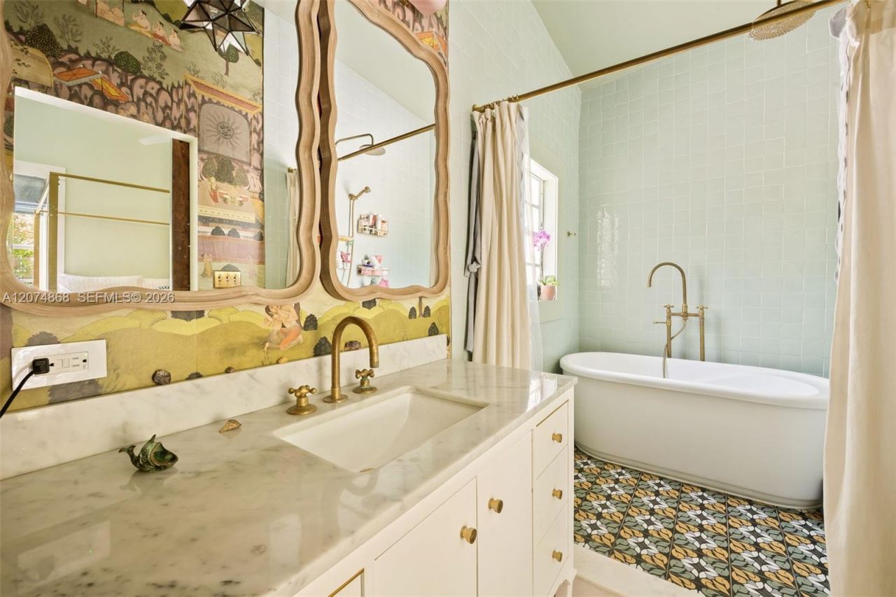 524 W 47th St, Miami Beach, FL 33140 Photo