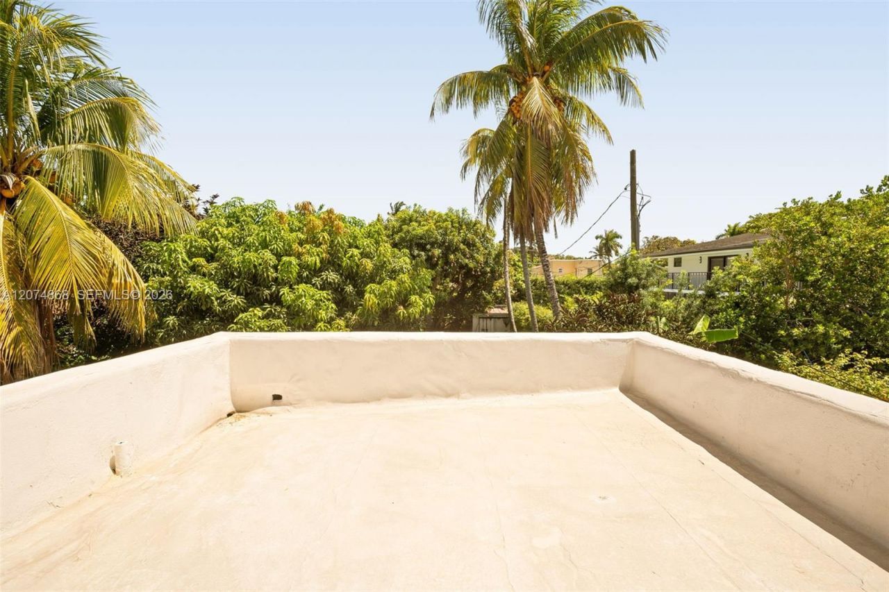 524 W 47th St, Miami Beach, FL 33140 Photo