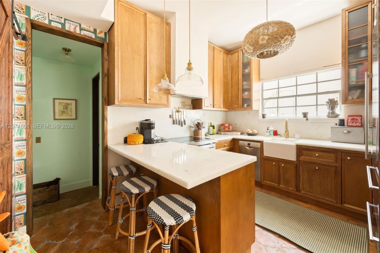 524 W 47th St, Miami Beach, FL 33140 Photo