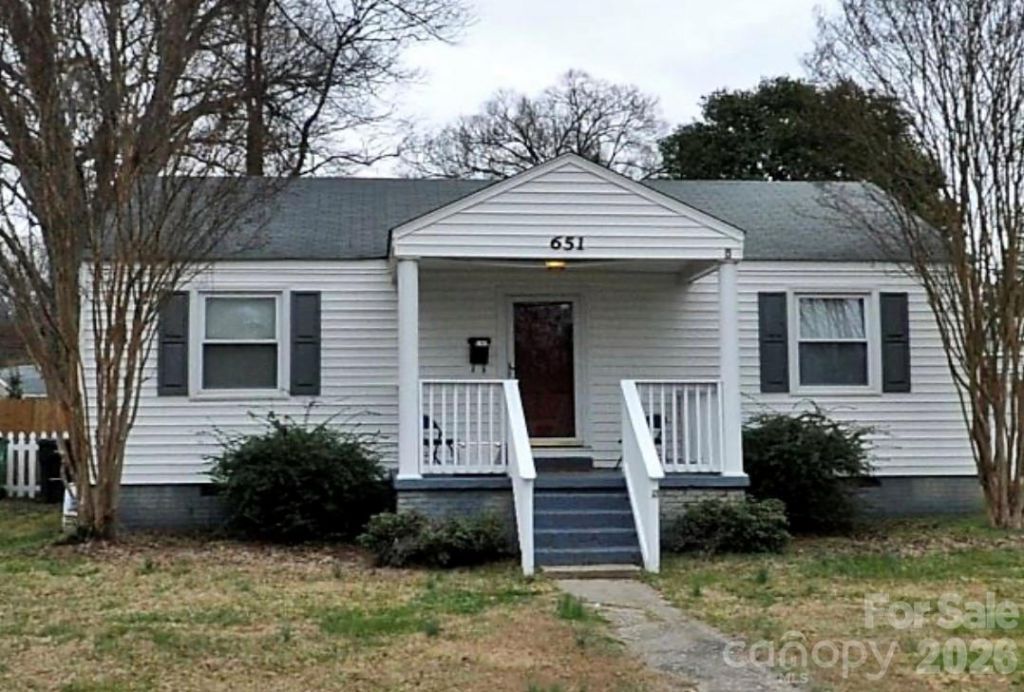 651 Melbourne Court, Charlotte, NC 28209 Main Photo