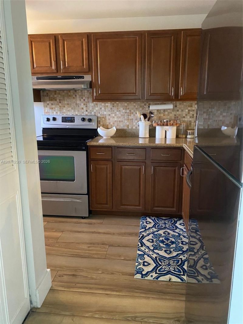 9420 Poinciana Pl , Unit 214, Davie, FL 33324 Photo