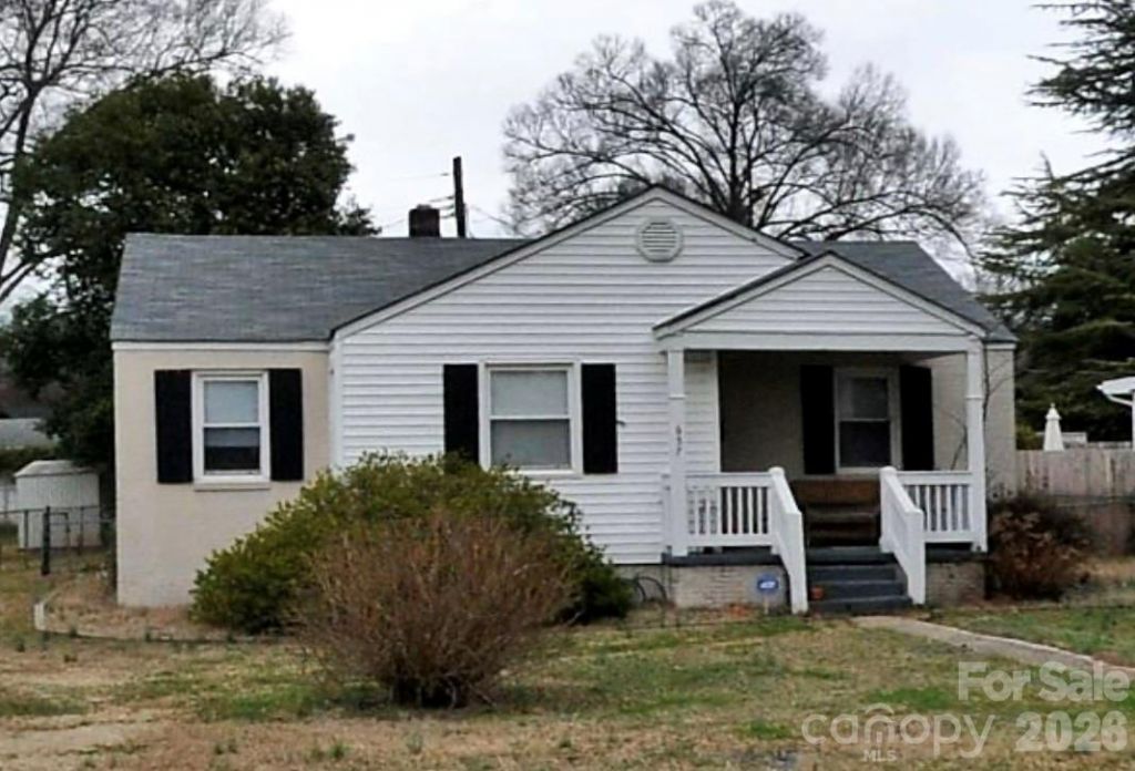 657 Melbourne Court, Charlotte, NC 28209 Main Photo