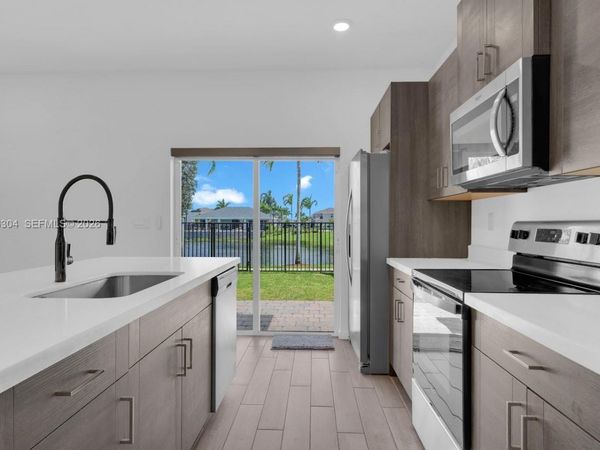 805 SE 18th St , Unit 805, Homestead, FL 33034