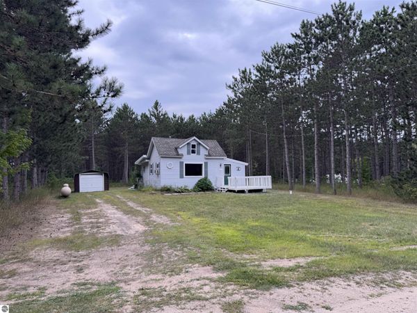 14915 Pauls Place, Beulah, MI 49617