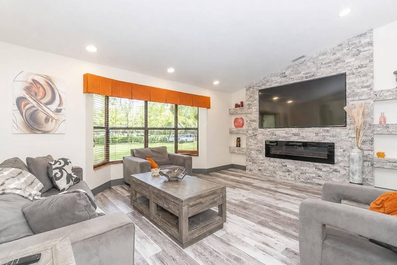 15211 60th Place N, The Acreage, FL 33470 Photo