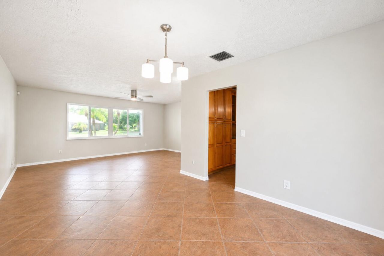 1091 SE Preston Lane, Port Saint Lucie, FL 34983 Photo