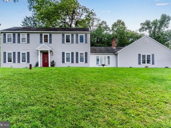 8 HOLLY DRIVE, NEW CUMBERLAND, PA 17070