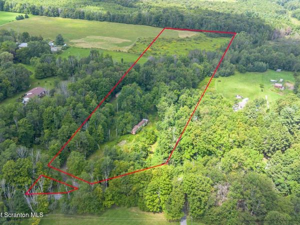 6 Silhouette Lane , Waymart, PA 18472