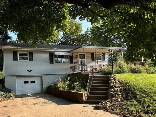 1609 Green Valley Road, St Joseph, MO 64505