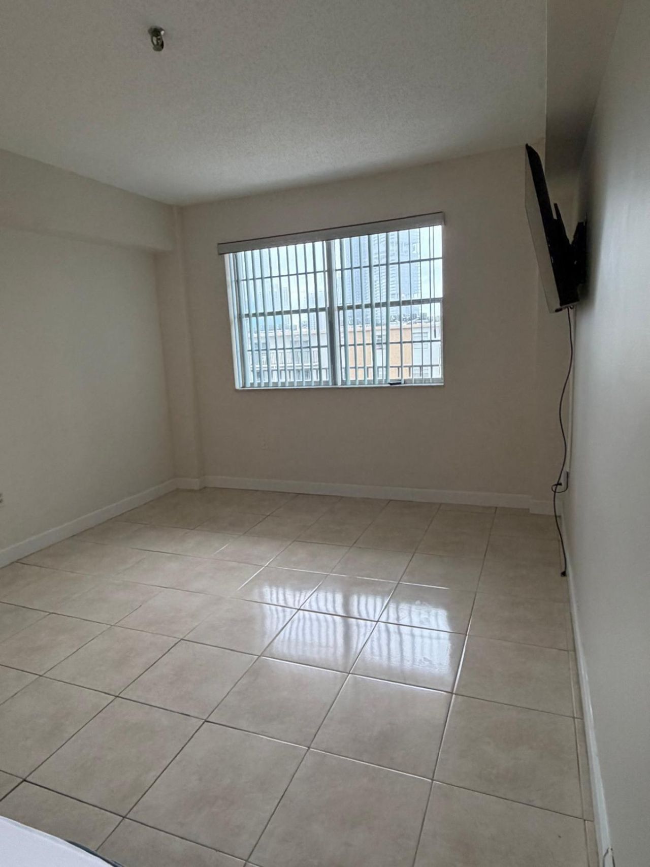 250 NE 181st Drive, Unit 406, Sunny Isles Beach, FL 33160 Photo