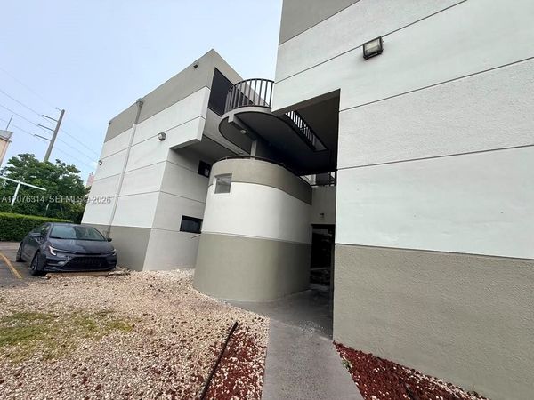 5 Olive Dr , Unit 13, Hialeah, FL 33010