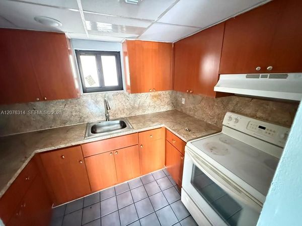 5 Olive Dr , Unit 13, Hialeah, FL 33010