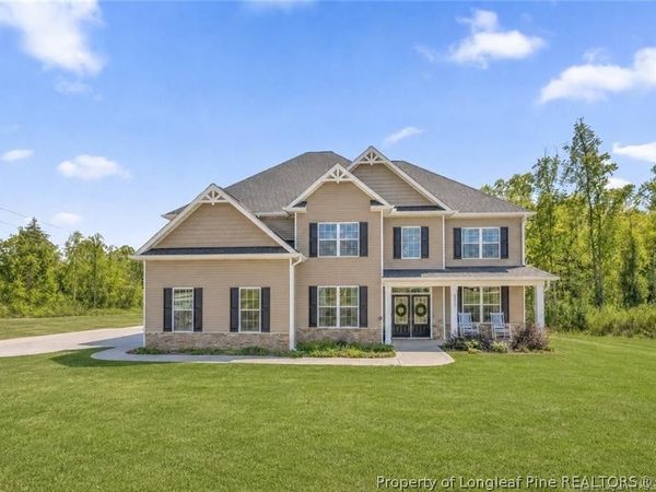 6132 Shannon Woods Way, Hope Mills, NC 28348