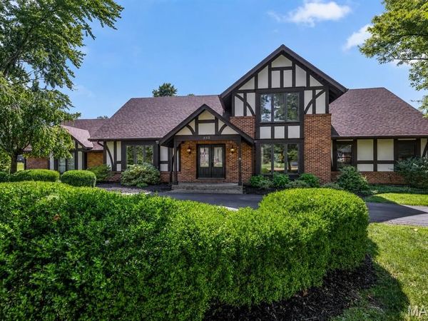 332 Ladue Lake Drive, Creve Coeur, MO 63141