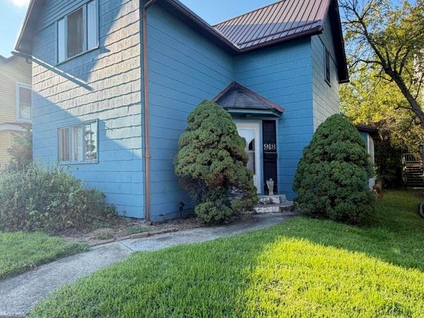 918 Main Street, Coshocton, OH 43812