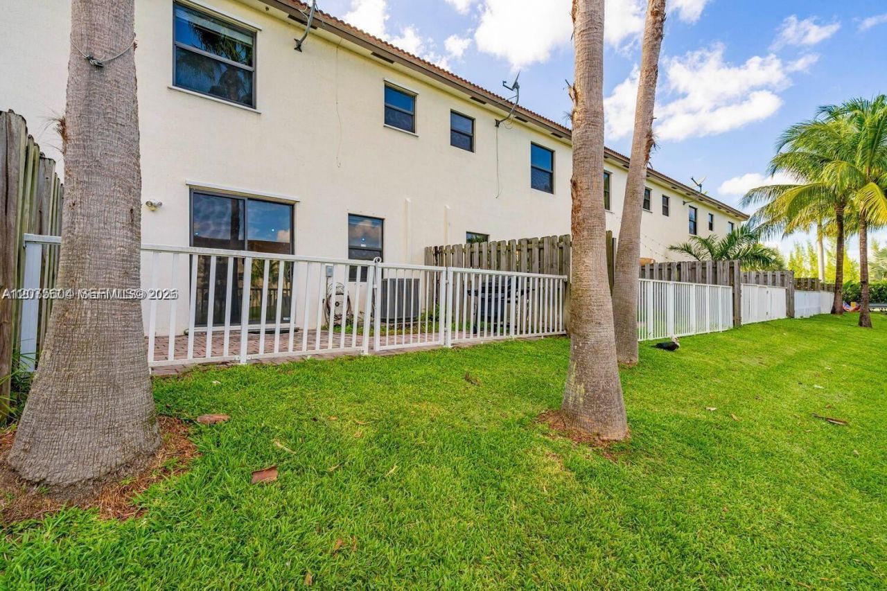 8945 NW 98th Ave , Doral, FL 33178 Photo