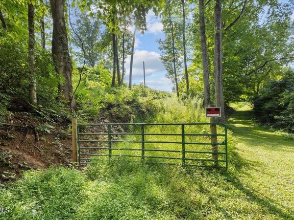 324 Locust Hill Drive, Bristol, VA 24201