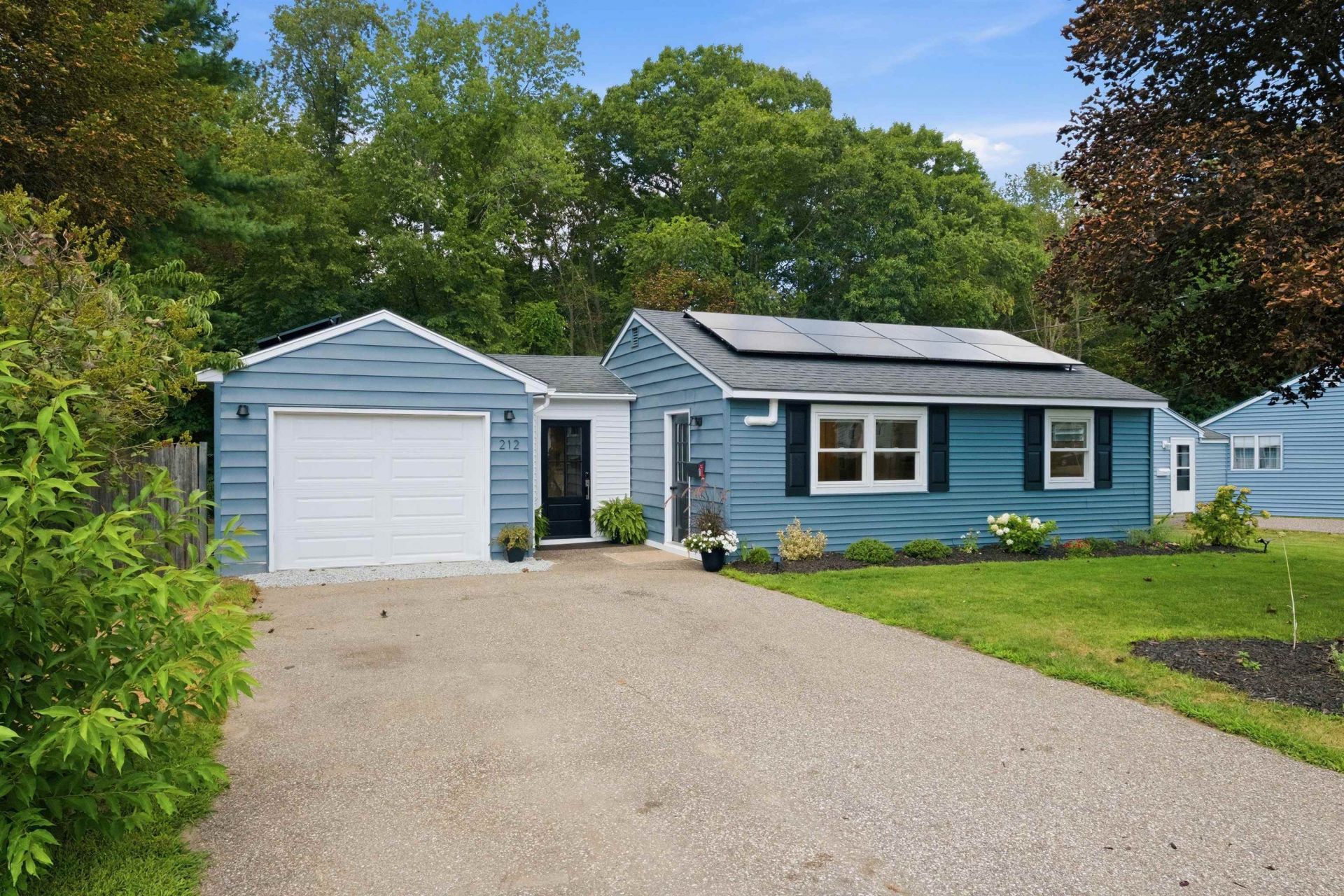 212 Holly Lane, Portsmouth, NH 03801 Main Photo