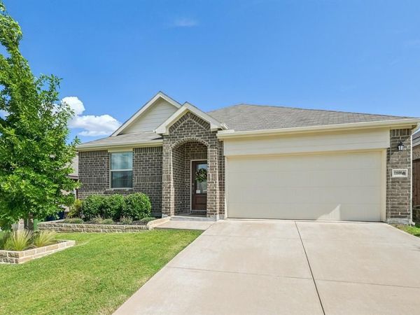 11600 Silver Queen Drive, Aubrey, TX 76227