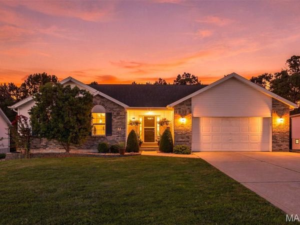 1018 Reddington Timbers Drive, St Charles, MO 63304