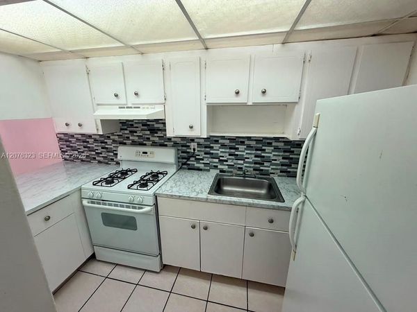 1300 W 47th Pl , Unit 216A, Hialeah, FL 33012