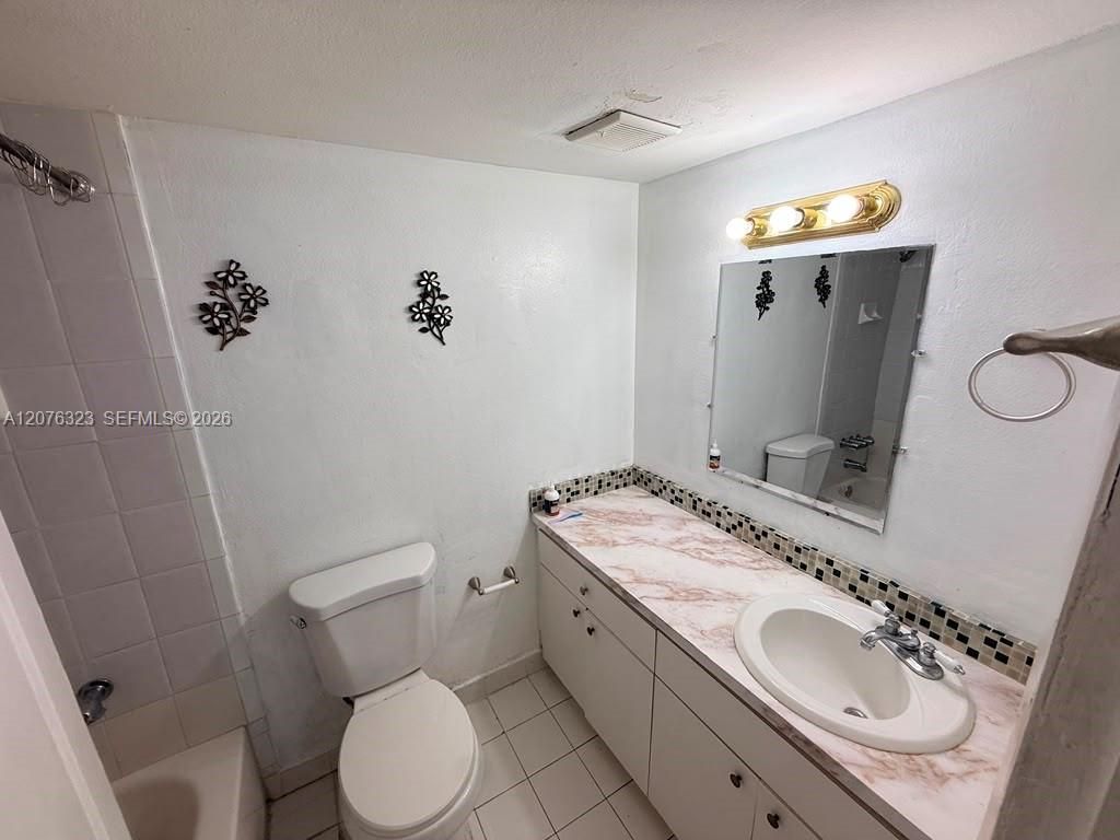 1300 W 47th Pl, Unit 216A, Hialeah, FL 33012 Photo