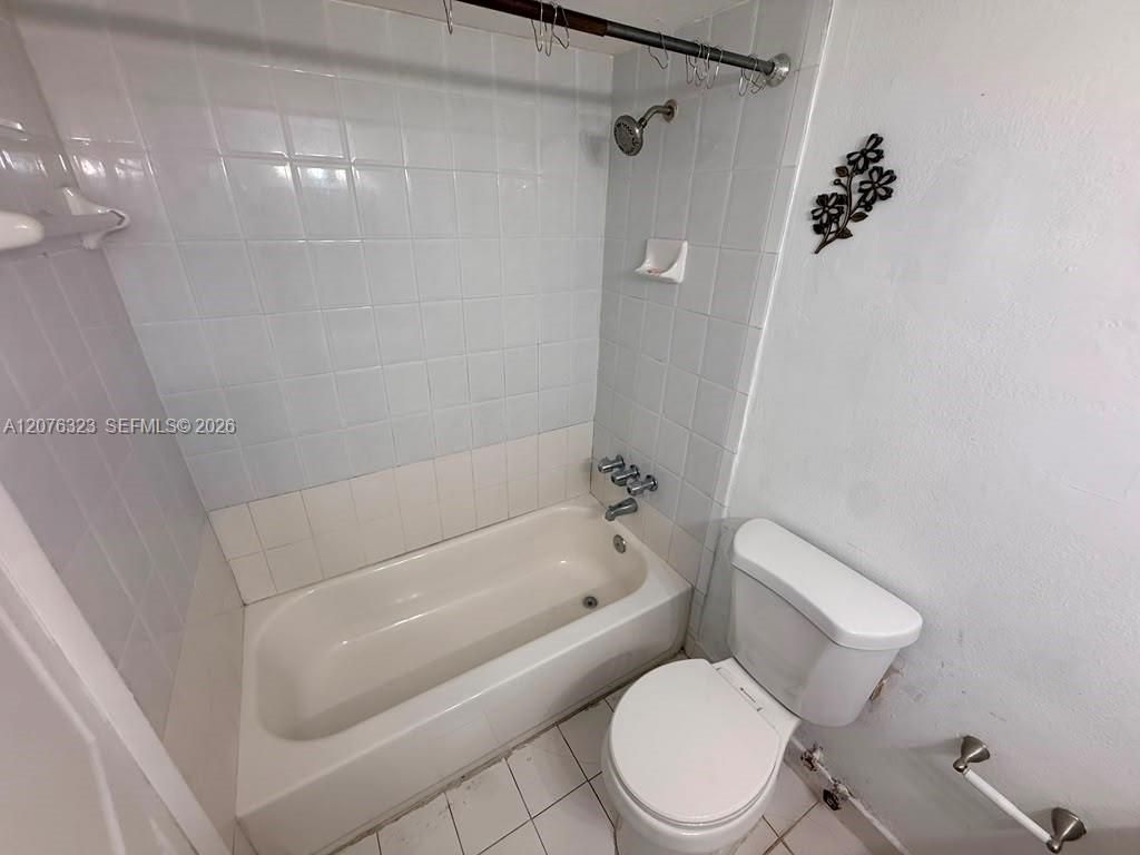 1300 W 47th Pl, Unit 216A, Hialeah, FL 33012 Photo