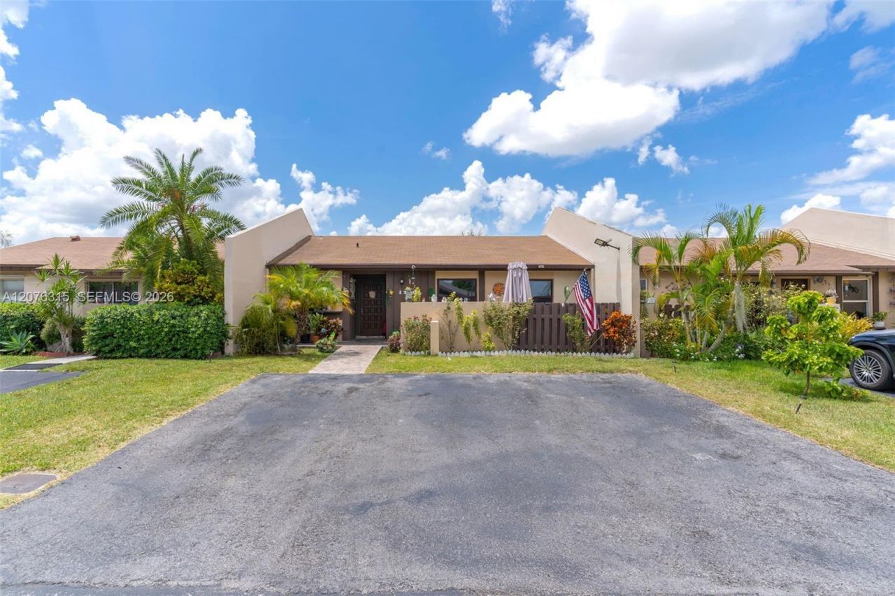 12202 SW 111th Ln, Miami, FL 33186 Main Photo