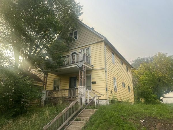 1114 W Keefe AVENUE, Milwaukee, WI 53206